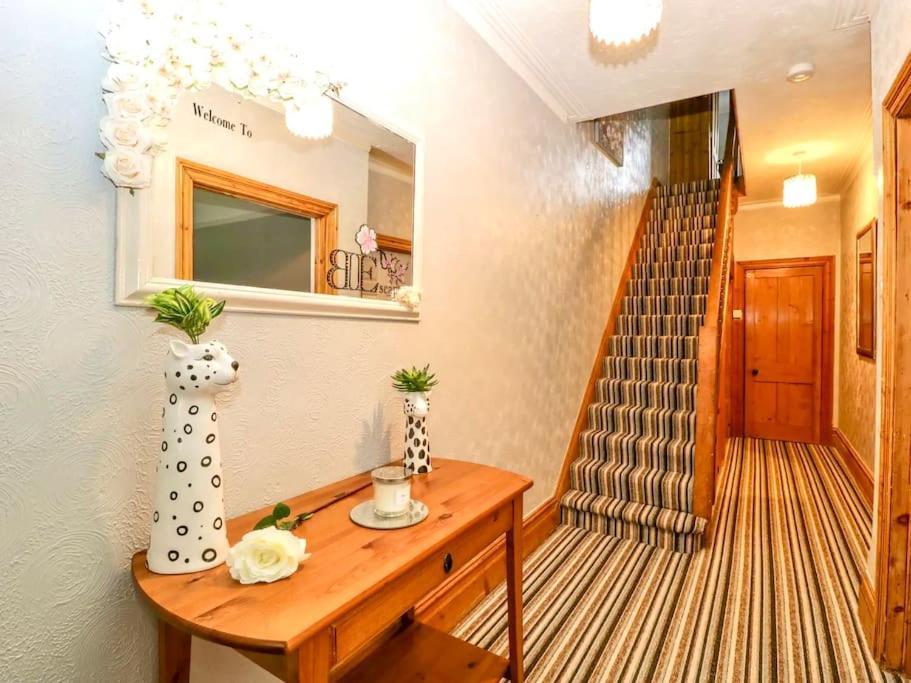 Homely 4 Bedroom Large House Inc Free Parking - Great Location - Fast Wifi - Smart Tv - Sleeps Up To 7! Close To Bournemouth & Poole Town Centre & Sandbanks 外观 照片