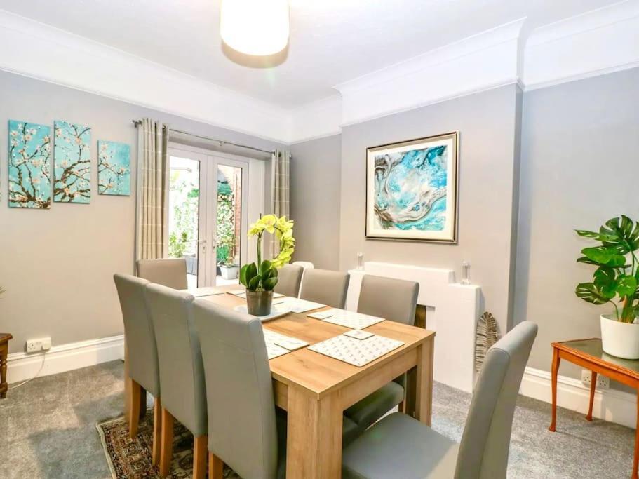 Homely 4 Bedroom Large House Inc Free Parking - Great Location - Fast Wifi - Smart Tv - Sleeps Up To 7! Close To Bournemouth & Poole Town Centre & Sandbanks 外观 照片